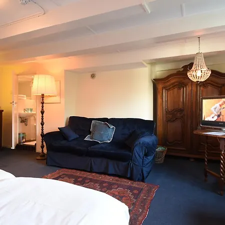 Bed & Breakfast De Leydsche Hof 2*