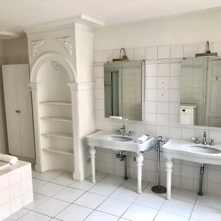 Bed & Breakfast De Leydsche Hof 2*